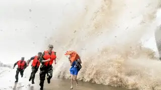 China storm with powerful wind strikes Sichuan! Major damage in Chengdu