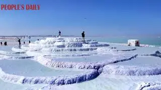 Chaerhan Salt Lake lies embedded in the Gobi Desert like a dazzling emerald in China&rsquo;s Qinghai