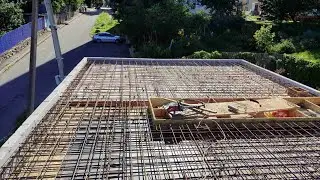 Дом на склоне. Залили плиту перекрытия 