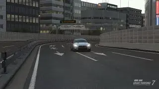 (211mph) Nissan GTR Tokyo expressway victory