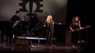 Dwight and Nicole &ldquo;Wait&rdquo; with Melissa Etheridge