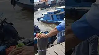 kedatangan kapal klotok