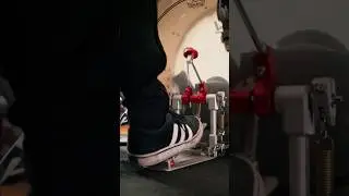 Использует ли Майк Манджини стопор для пальцев ног?