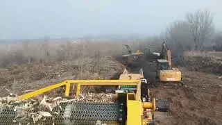 china industrial machinery industrial woodworking machinery crawling horizontal wood chipper
