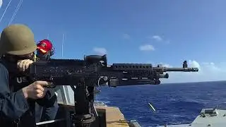 Эсминцы USS Russell и USS John S. McCain проводят учения с боевой стрельбой в составе 7-го флота.