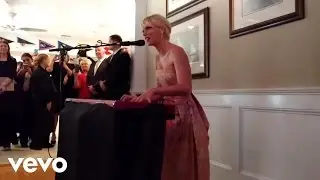 Taylor Swift - Blank Space (Surprise Performance at Fan&rsquo;s Wedding)