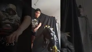 Robot robot contra El Tit&aacute;n