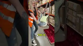 Распаковка самого дорогого Stratocaster на guitarguitar