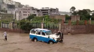 Yemen Life - Heavy Rain Floods Ibb Partاليمن - اب 3 (HD) 2013