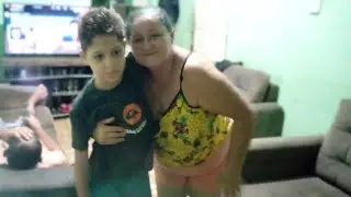 Se divertindo com o neto 😄