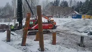Pohjoisrannan paalulaatan lyöntipaalutus antaa kylään ääntä