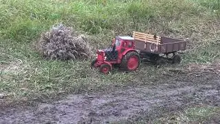 Трактор Т-40 по осенней распутице.