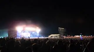 Paul McCartney and the Crowd 