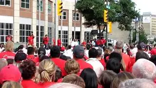 Singing O Canada - Living Flag - Winnipeg 2017