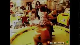 Parco giochi....Guardate cosa accade a questa bambina.GE.RO.VA.MI. (HD).