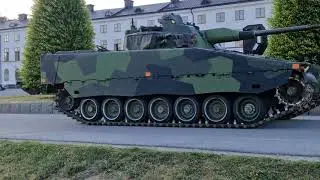 8K. Tanks arrived at the Karlberg Military Academy before the Grad. Ceremony - this driven by a lady