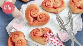 S&uuml;&szlig;e Sauerteig-Hefeherzen mit pinker Zimt-Gew&uuml;rz-Butter  |  Bake Love Box von Meine Backbox