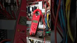 Multimeter Ki Sahayata Se Voltage kaise check karte hain. #shorts #voltage #electrical