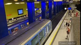 U Bahnen an der Münchner Freiheit
