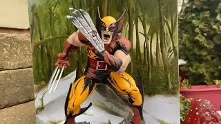 Фигурка Росомахи с отражением Халка от McFarlane Toys &mdash; наша любимая из этой серии.