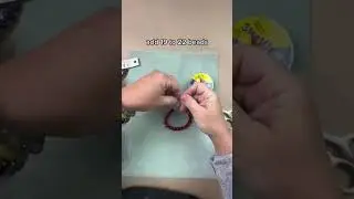 Делаю эластичные браслеты для мужчин в своей жизни с использованием полудрагоценных бусин @michaelscraftstore.