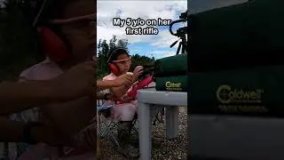 5-летняя девочка 5-летняя девочка СТАЛЬНЫЕ кольца с затвором Savage Rascal 22LR (ПОЛНАЯ ССЫЛКА НА...