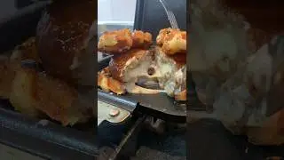 超簡単に作れるワッフルバーガーが最高すぎる！This super easy to make waffle burger is the best!