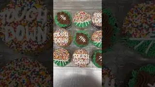 Grocery store football season prep 🏈 PT 1 #cake #cakedecorating