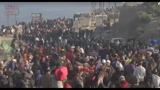 Live: Displaced Gazans make their way to Gaza City