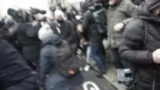 Wikileaks team arrival, Assange supporters at court