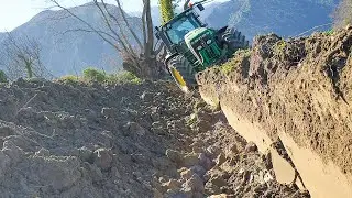 john deere 8230 &beta;&alpha;&theta;&iota;ά &alpha;&rho;&omega;&sigma;&eta; deep plowing