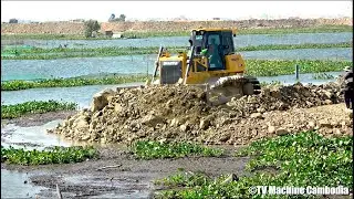 Best techniques skills machines heavy dozer pushing stone making foundation new road