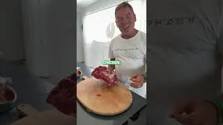 What type of cut should you use for slow cooked beef?