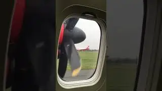 Air Berlin begegnet Air Berlin. Letzter Flug mit Propellermaschine von Berlin nach Warschau.