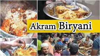 BIRYANI WALA वाला है YA SUPERSTAR | इत्नी ज़्यादा भीड़ | Akram Biryani East Delhi