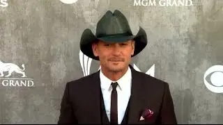 Tim McGraw Faces Backlash After Appearing to Hit a Female Fan | Splash News TV | Splash News TV