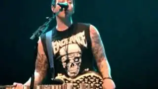 Avenged Sevenfold Zacky and Rev sing Impromptu Reggae Singapore 2008 Live