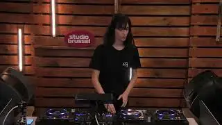 Amelie Lens (VRSurrMod) live bij Studio Brussel