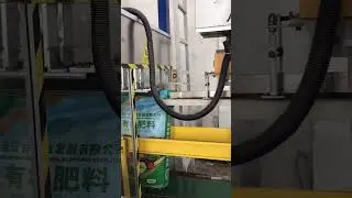 Automatic organic fertilizer packing machine