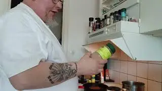 Tillagning av ett par frukost burgare ala freppakungen.