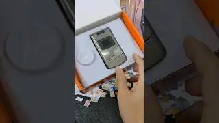 Motorola RAZR V3xx Platinum At&t Sử dụng tất cả c&aacute;c mạng tại Việt Nam