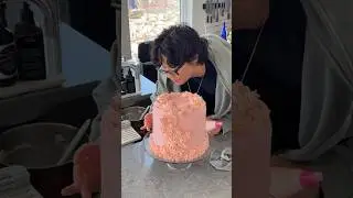 I first heard about this cake watching US Season 10 when a contestant made a pink champagn #viral