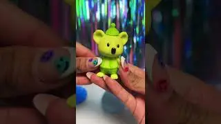 Let&rsquo;s open up some lil Woodzeez rainbow surprise bobbleez 🌈 #lilwoodzeez #bobbleez #rainbowseries