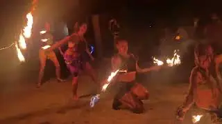 Chics spinnin 🔥 🔥 🔥 at Liliths High Tide kava bar St  Pete Beach Florida