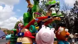 Shanghai Disneyland Parade - Mickey's Storybook Express Parade