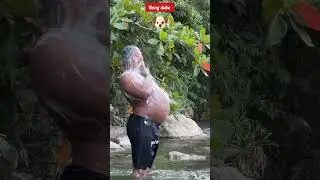 VIRAL BIKIN GEMES PERUT BUNCIT SEORANG PRIA SEDANG MANDI DI SUNGAI #perutbuncit #viralvideo #hiburan