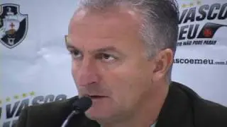 DORIVAL Junior reclama de Gaciba