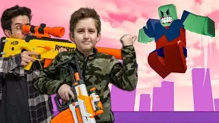 ROBLOX - WE HUNT ZOMBIES AND GET GIFTS