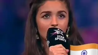 Alia Bhatt Sang National Anthem at pro kabddi league