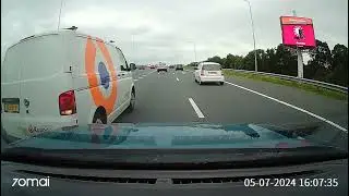Koninklijke Kuijpers drukt auto van de weg